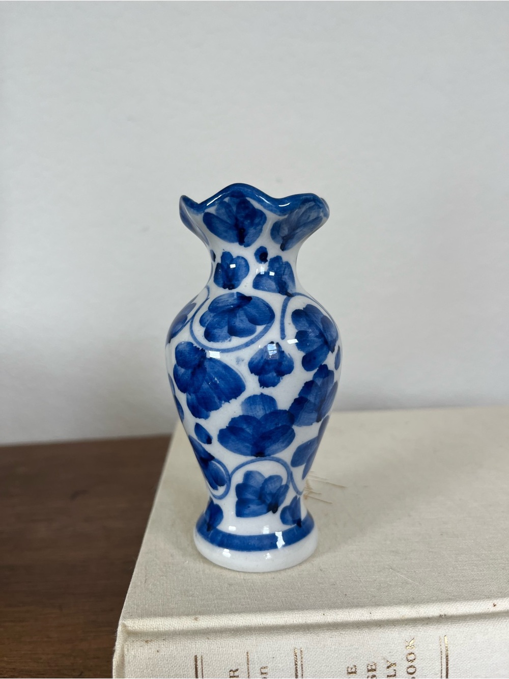 Vintage delft blue mini bud vase